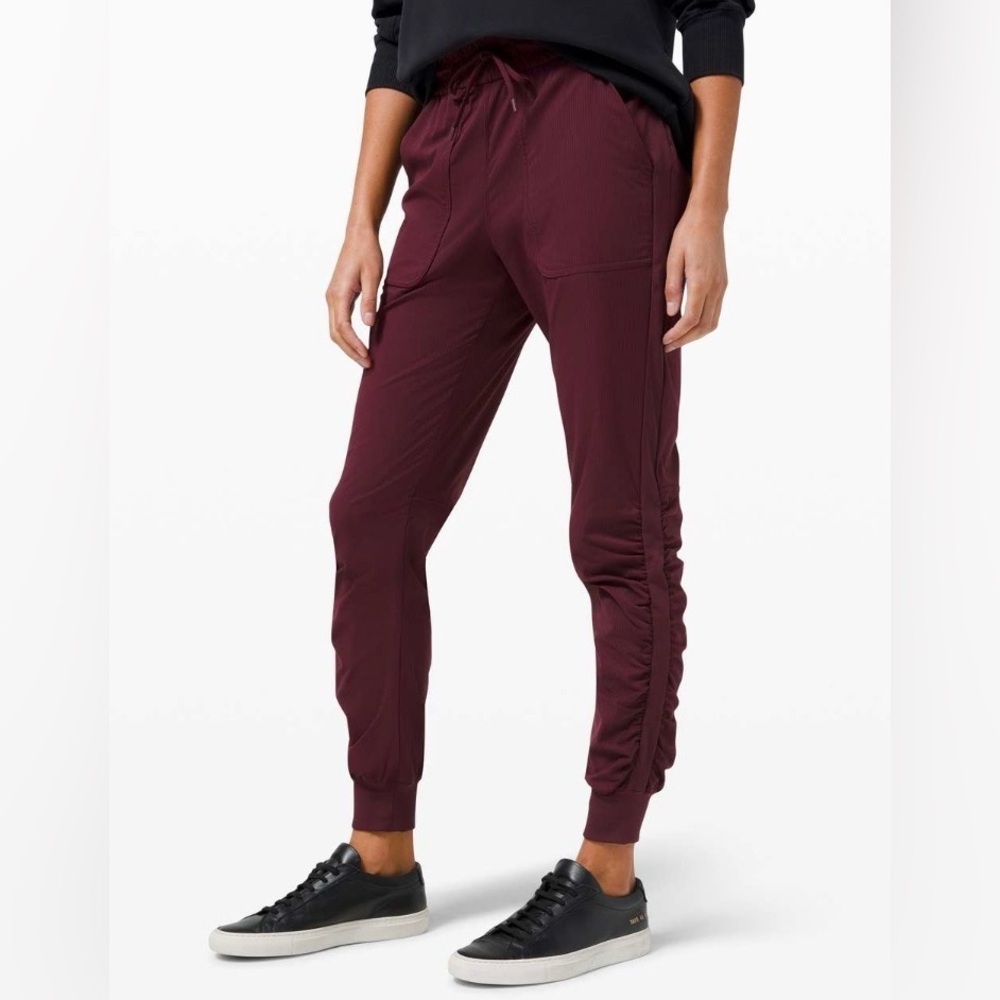 Lululemon sz 8 Beyond the Studio Jogger Cassis Pants great condition